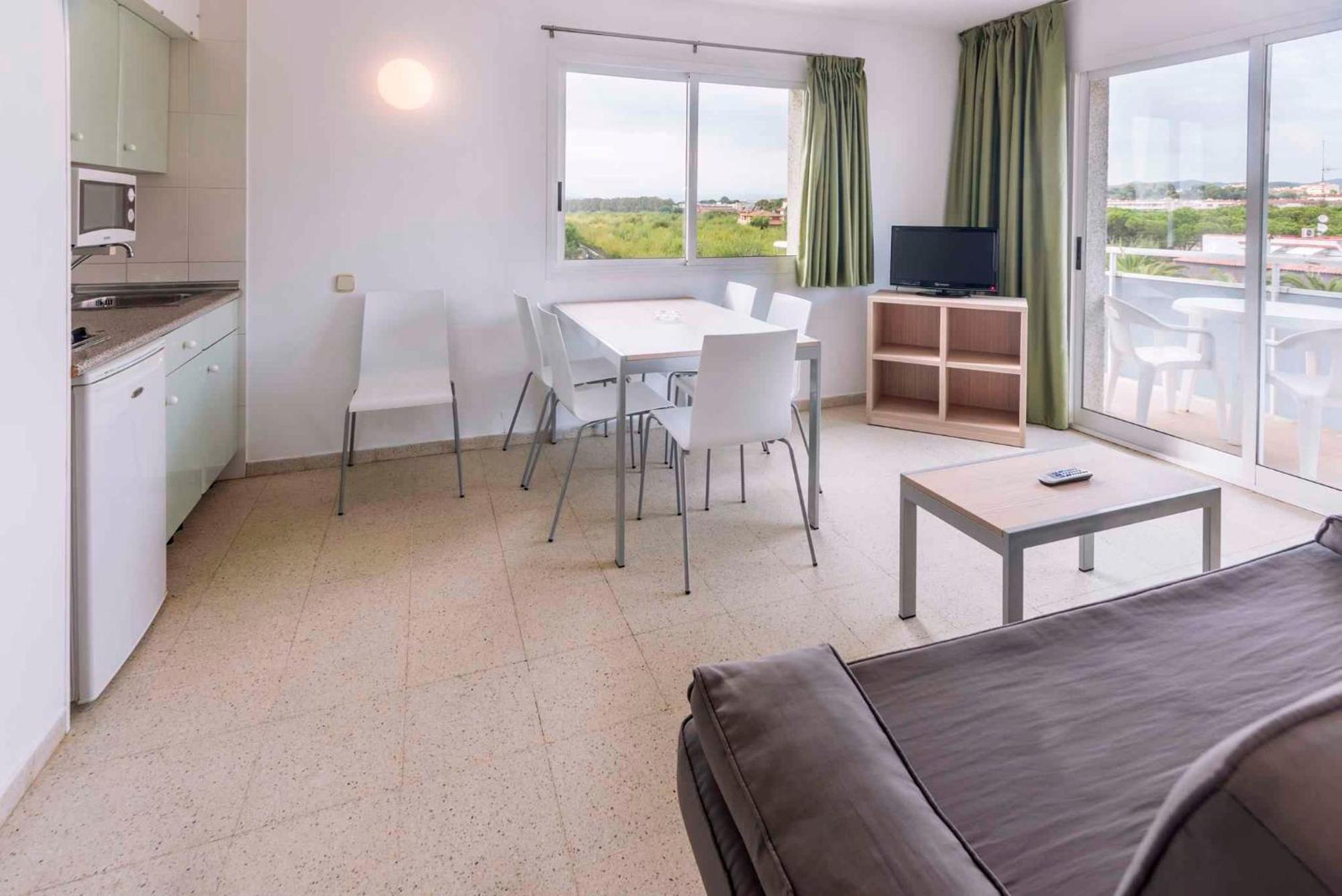 Apartments In Blanes/Costa Brava 35181 Номер фото